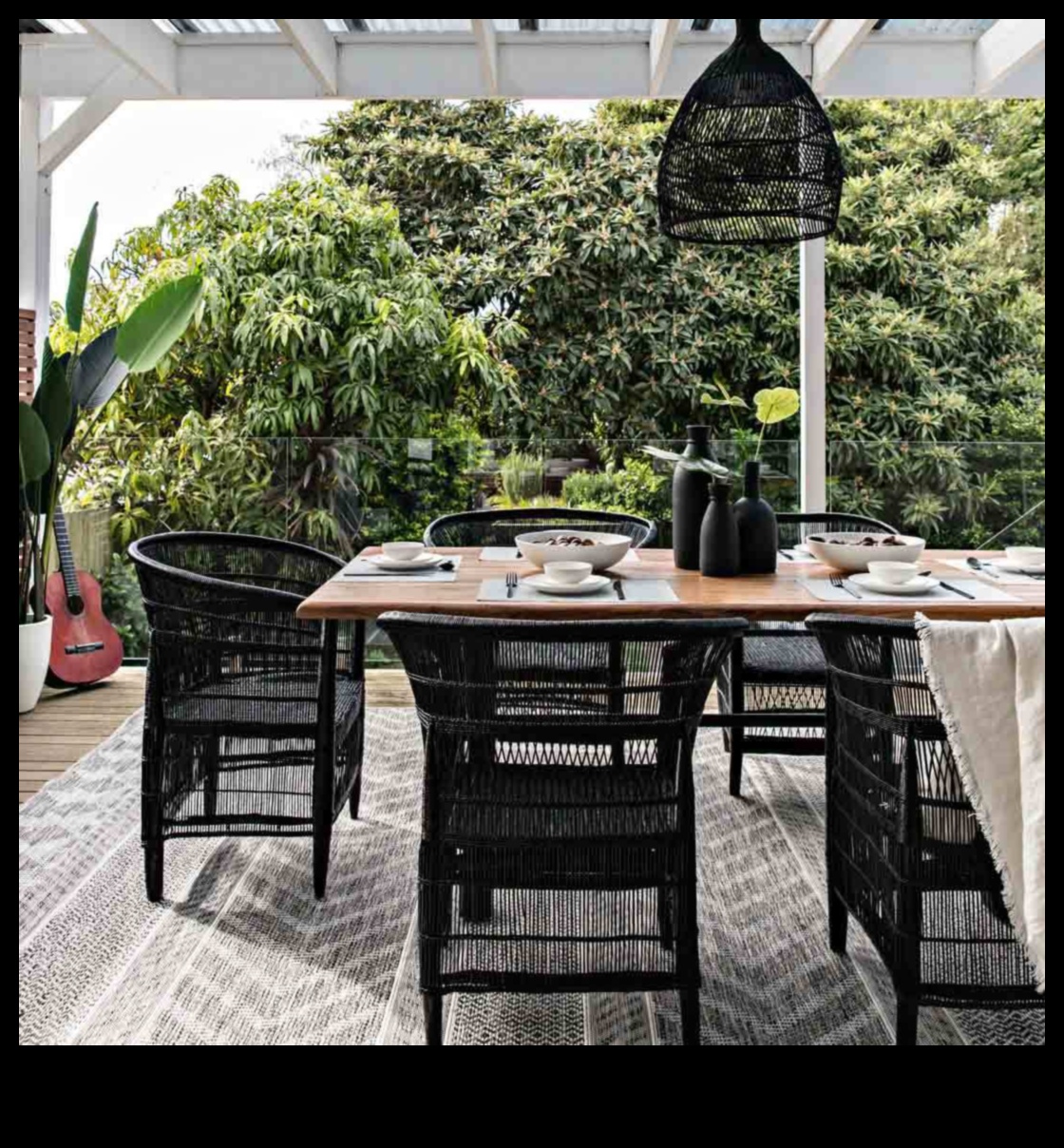 Cum să creezi o zonă de luat masa în aer liber inspirată de Boho