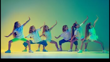 Dans pentru bucurie: beneficiile înălțătoare ale exercițiului de dans asupra bunăstării mintale