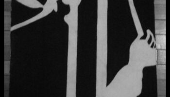 Explorarea spațiului negativ: crearea unor goluri artistice în cărbune